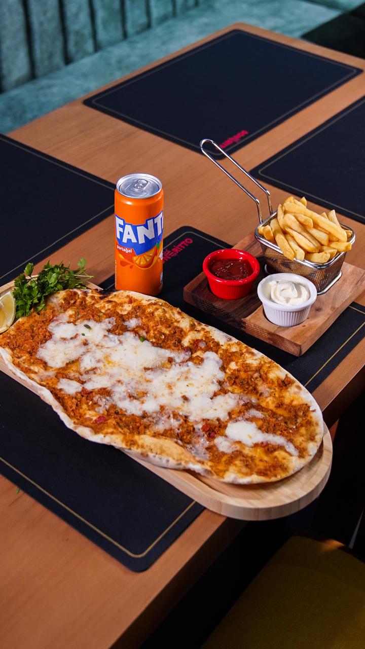 Lahmacun with cheese